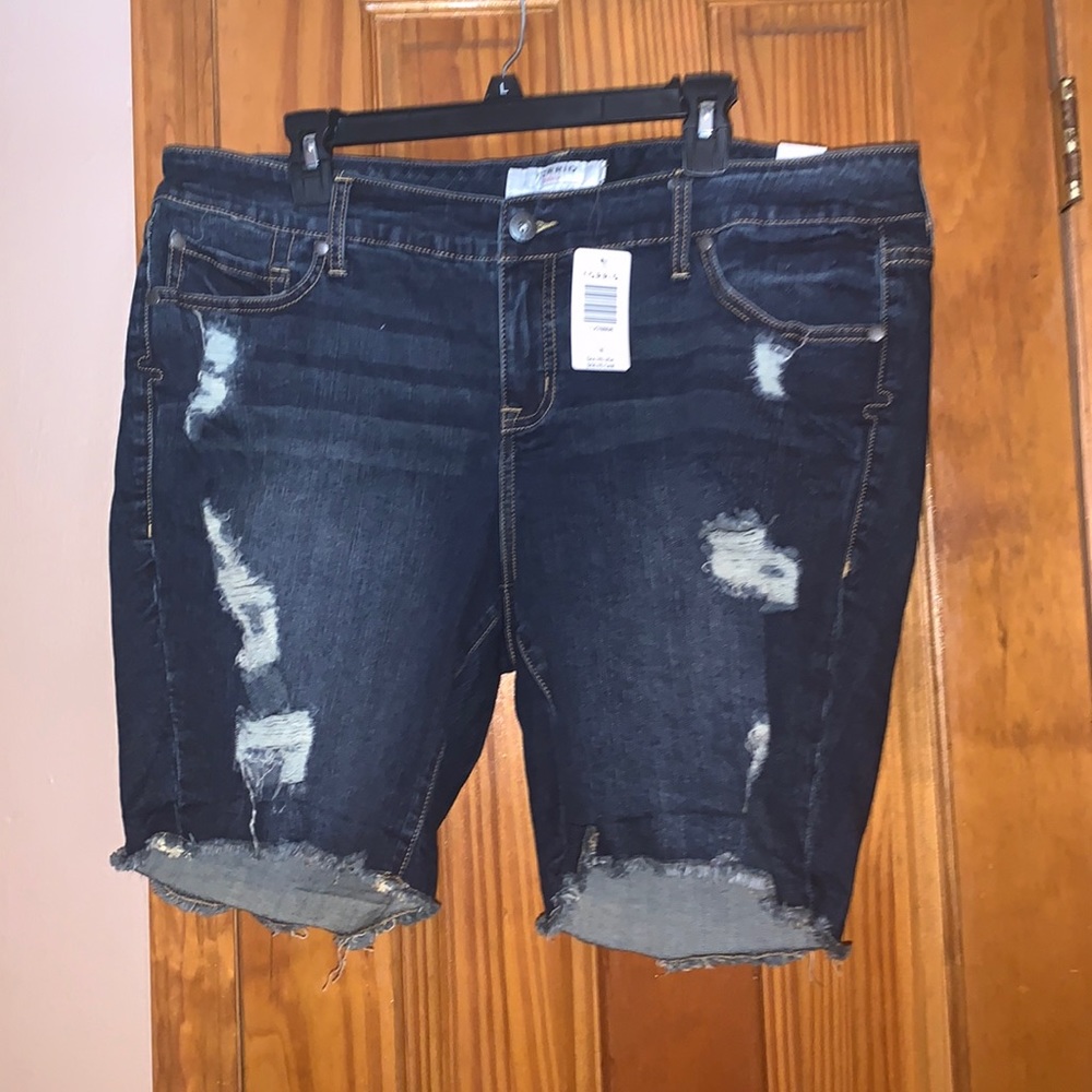 Torrid distressed jean shorts NWT size 18